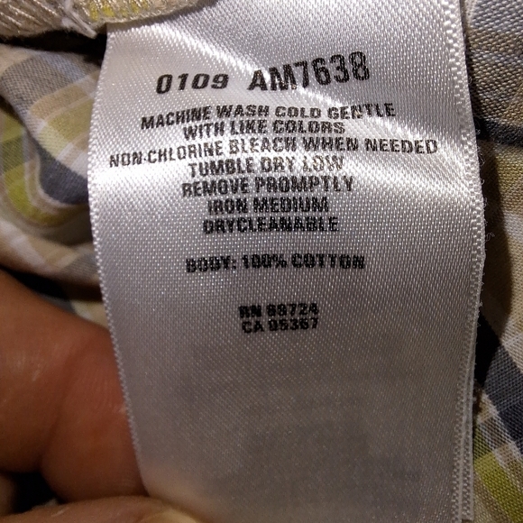 A Columbia men's short sleeve button-down shirt in a size XL. - Picture 7 of 9